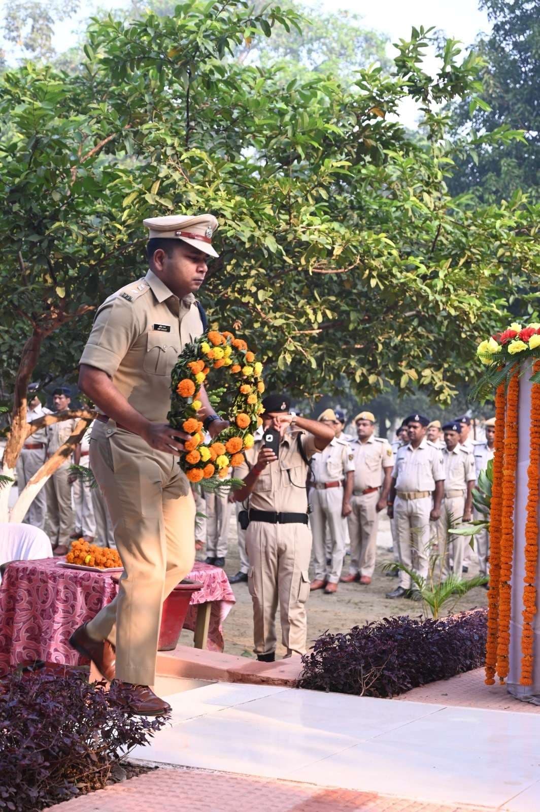 Sitamarhi : एसपी ने अमर शहीदों के बलिदान को नमन किया