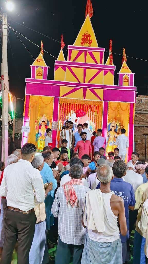 मां लक्ष्मी के दर्शन को उमड़े श्रद्धालु