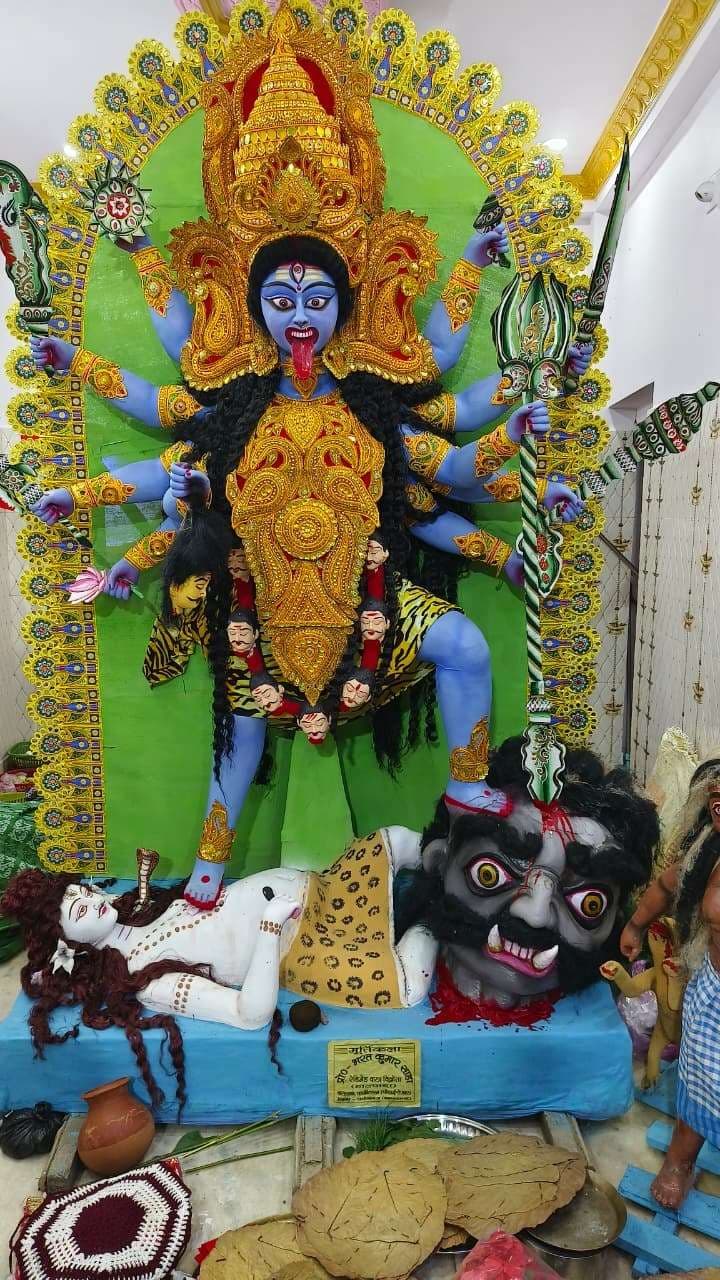 कार्तिक अमावस्या पर बरहरवा में मां काली की भव्य पूजा