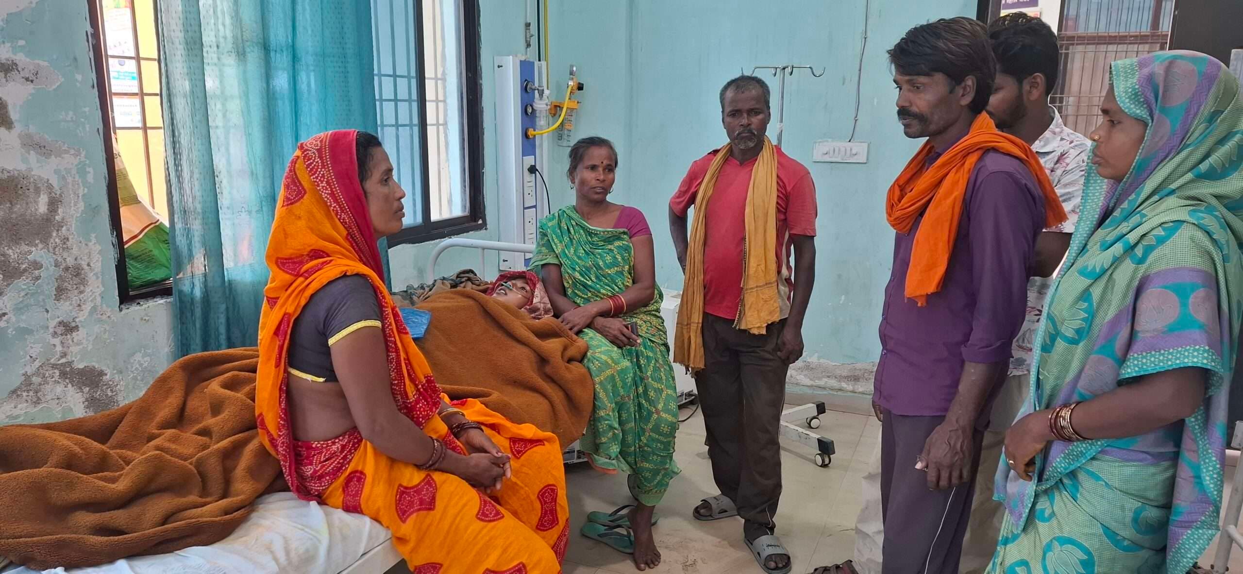 करंट की चपेट में आने से किशोरी झुलसी