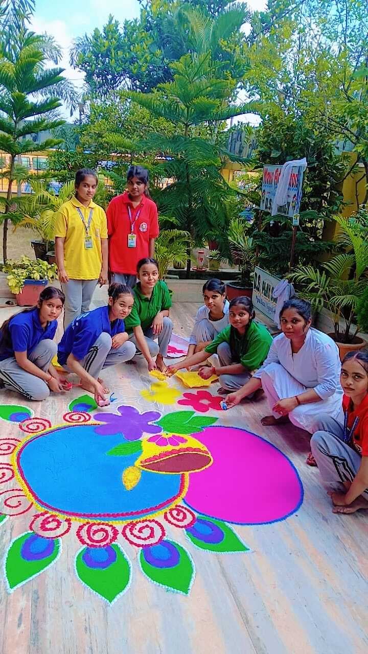 हर्षोल्लास के साथ मनाया गया दीपों का पर्व दीपावली