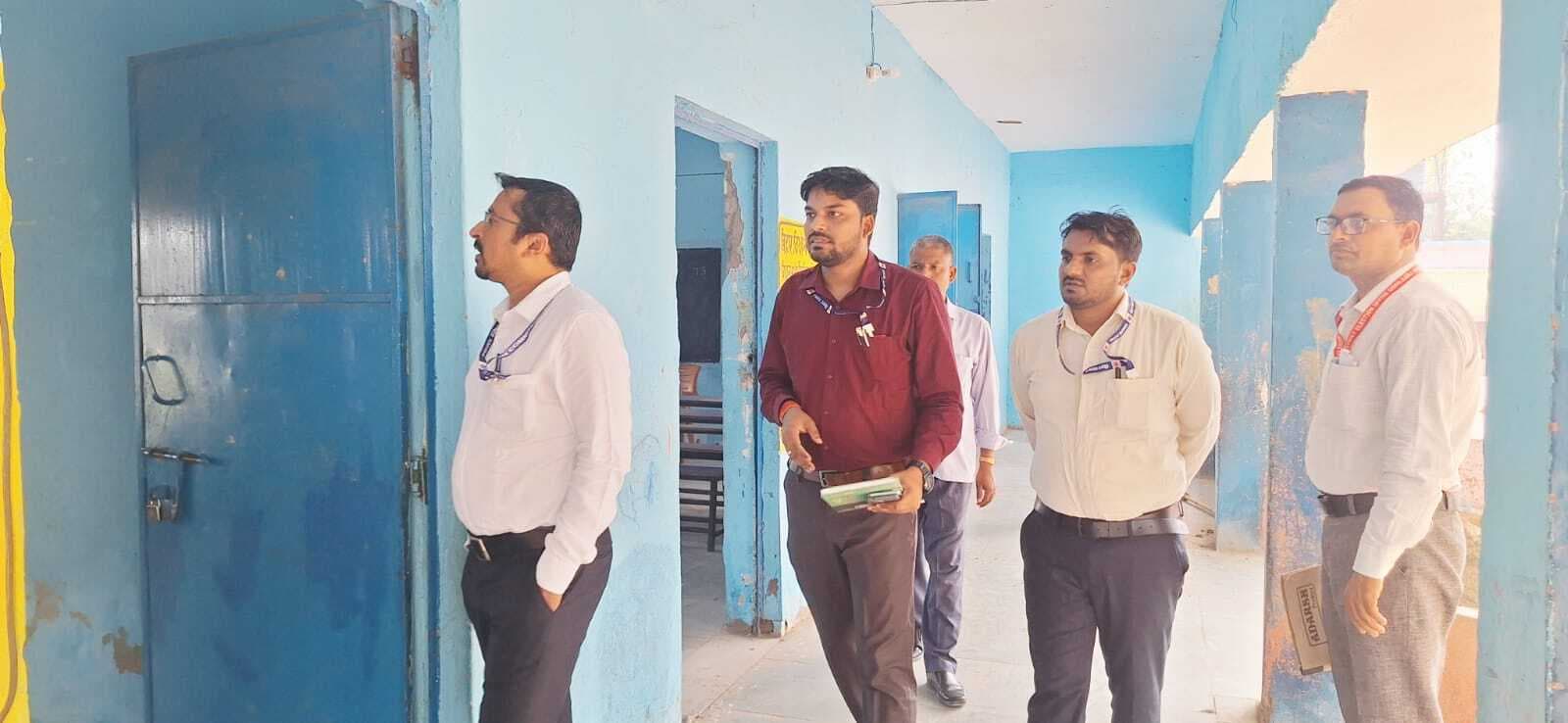 पंचदेवरी में जेनरल ऑब्जर्वर ने किया बूथों का निरीक्षण, दिये कई निर्देश