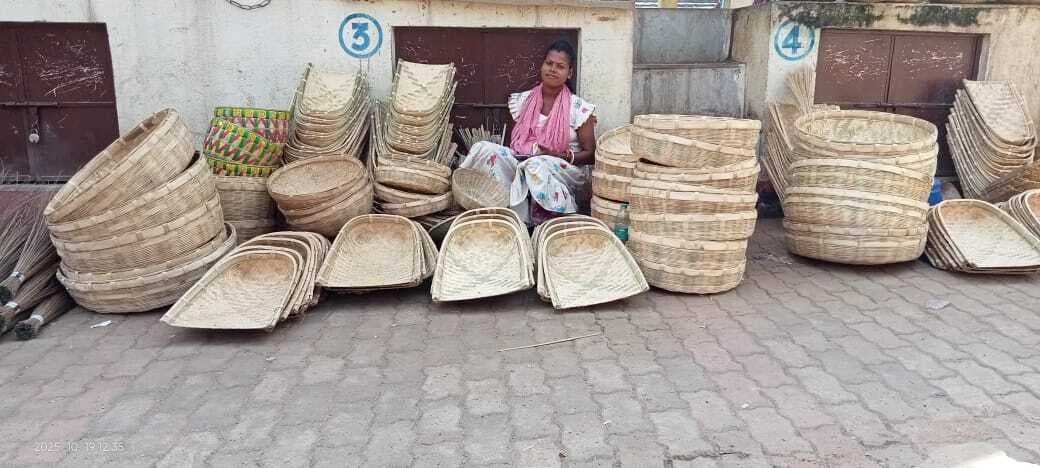 छठ पूजा को लेकर सजने लगे हैं बाजार, 150 रुपये में बिक रहा सूप