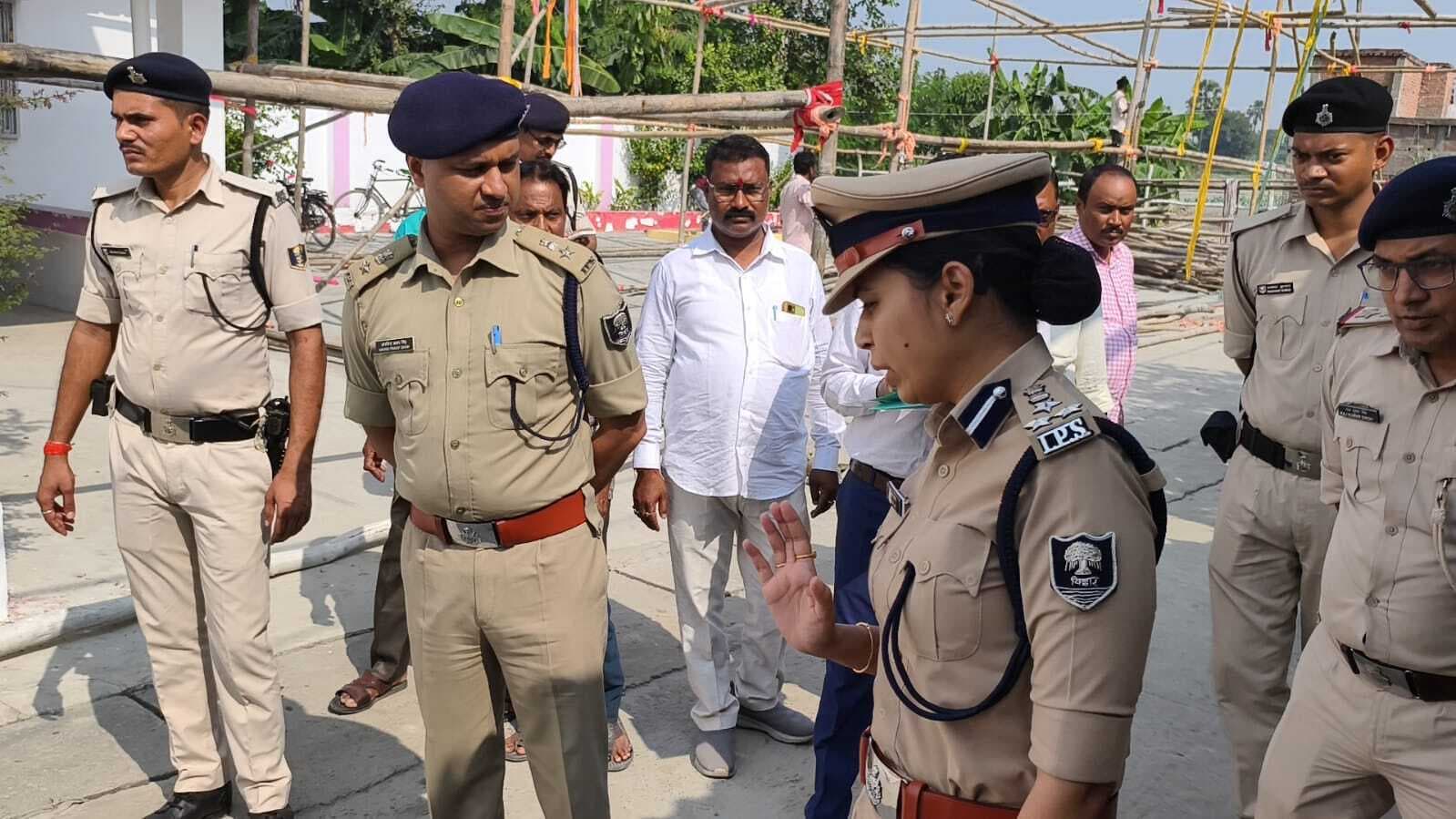 Samastipur News:पीएम आगमन को लेकर चल रही प्रशासनिक तैयारियां, डीआइजी ने किया कार्यक्रम स्थल का निरीक्षण