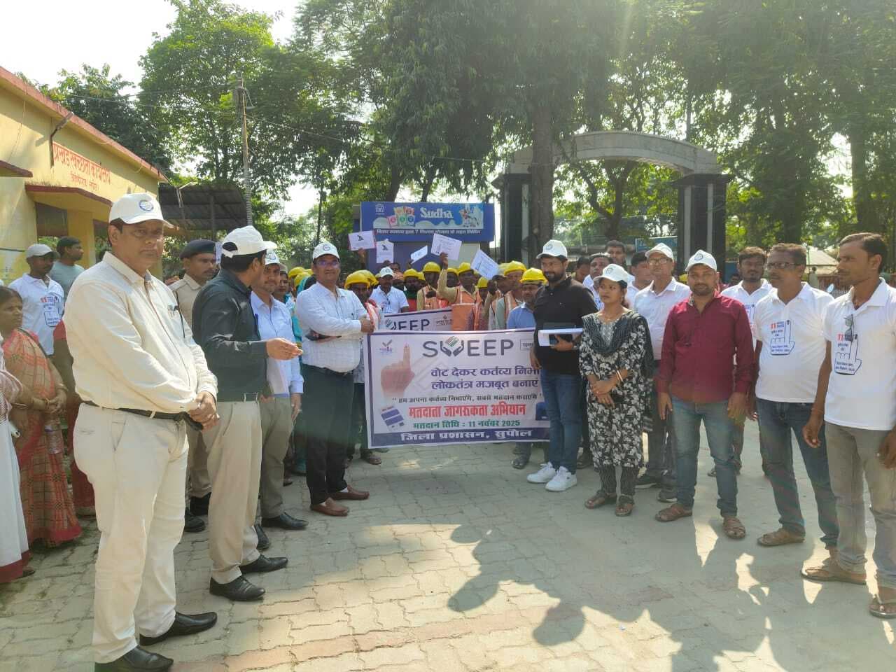 प्रेक्षक ने त्रिवेणीगंज में मतदाता जागरूकता रैली को किया रवाना