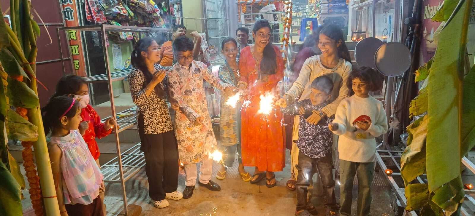 जिले में उत्साह के साथ मनी दीपावली, देर रात तक होती रही आतिशबाजी