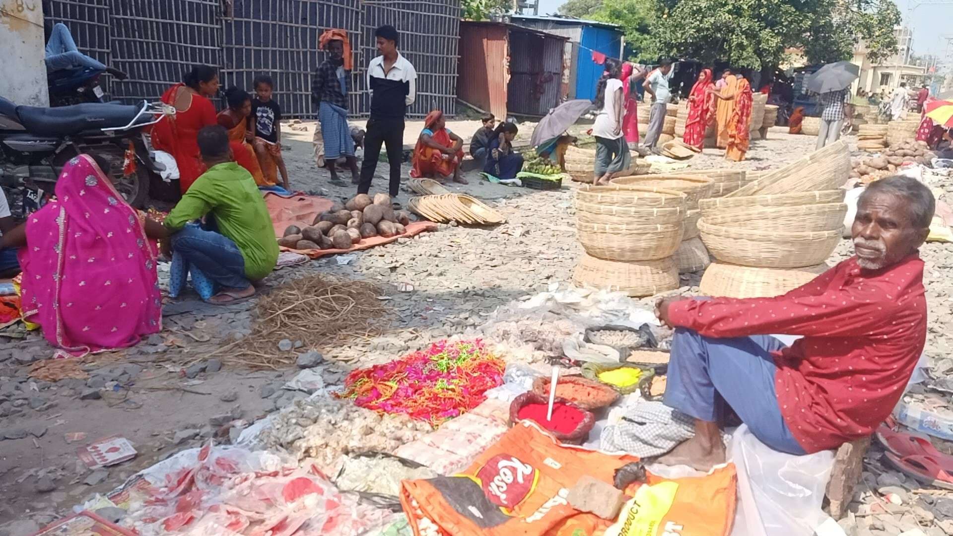 फारबिसगंज में छठ महापर्व को ले बढ़ी सूप की मांग.