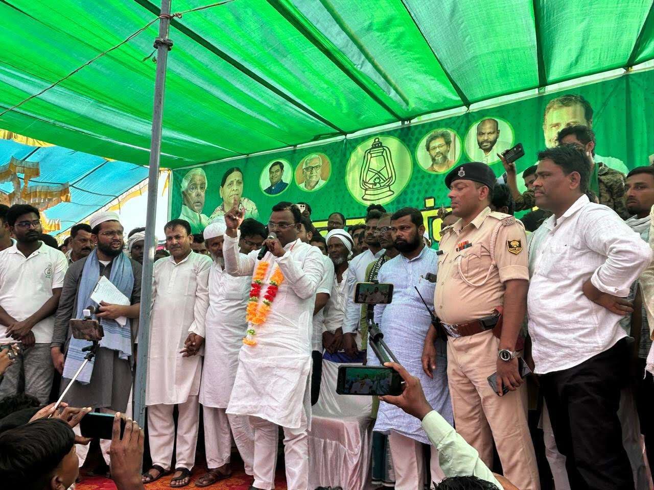 तेजस्वी सरकार बनी तो हर घर में होगी सरकारी नौकरी, जन सुराज है भाजपा की बी टीम: शाहनवाज