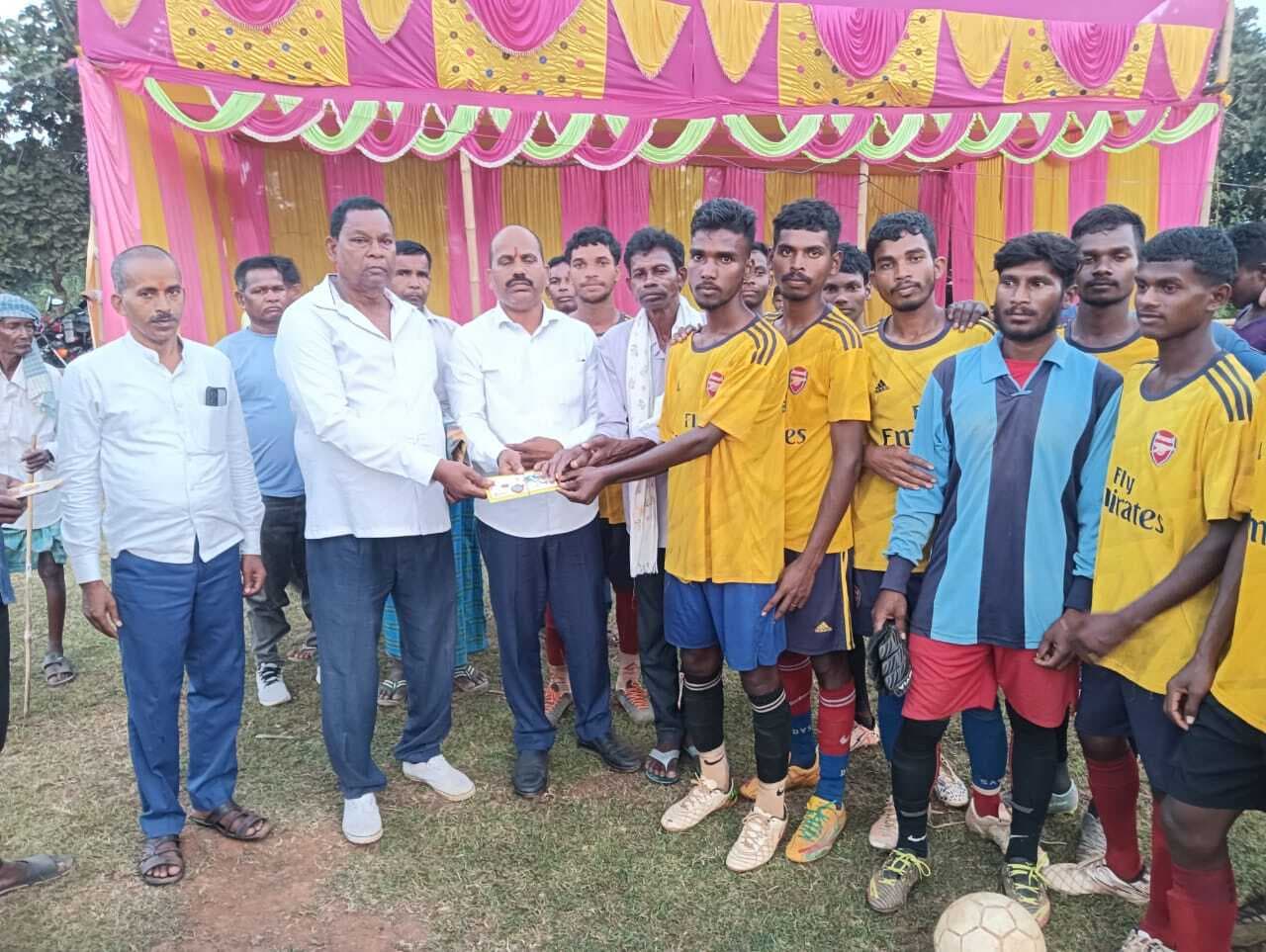 फुटबॉल टूर्नामेंट में बिंधासारे की टीम बनी विजेता