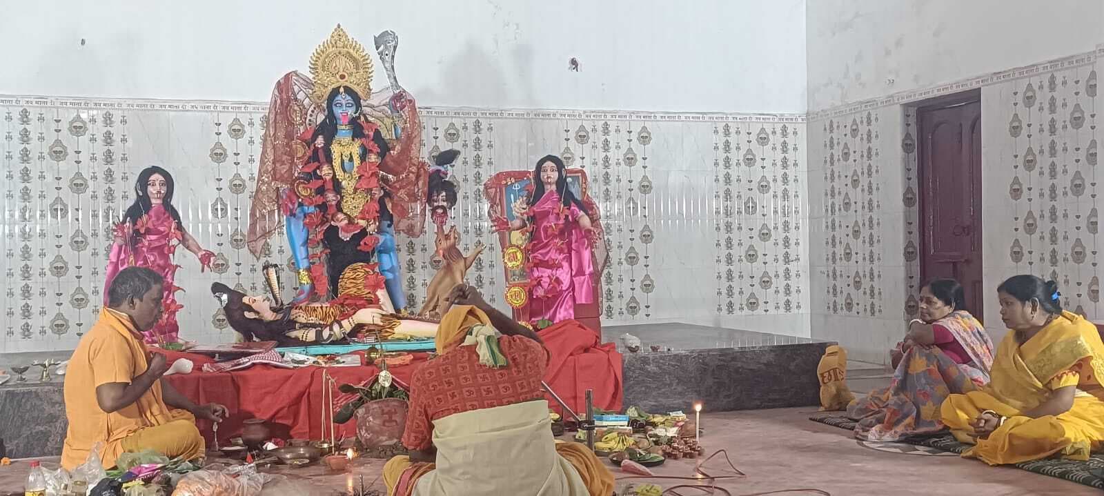 खलारी में विधानपूर्वक की गयी मां काली की पूजा