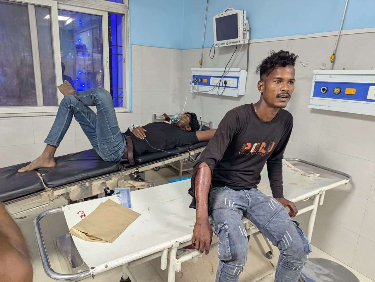 जुआ खेलने के दौरान बदमाशों ने पैसा छीना, विरोध करने पर दो को मारी गोली