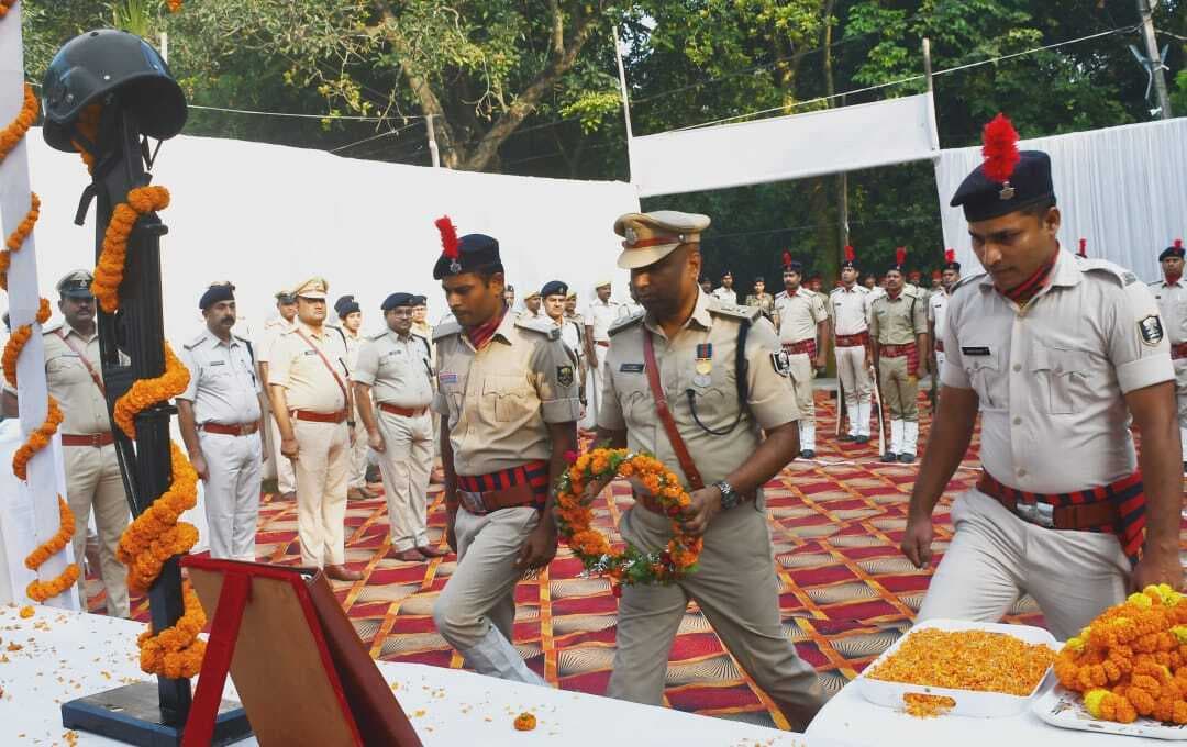 एसपी ने एकता व अखंडता बनाये रखने वाले शूरवीरों के सर्वोच्च बलिदान को किया याद