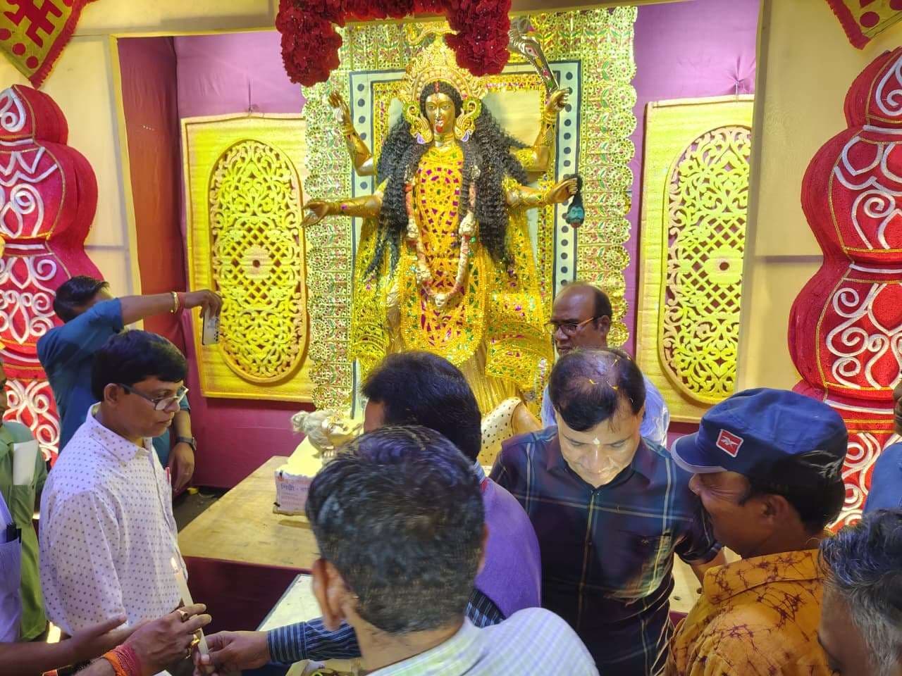 हर्षोल्लास के साथ दीपावली पर हुई मां काली की पूजा