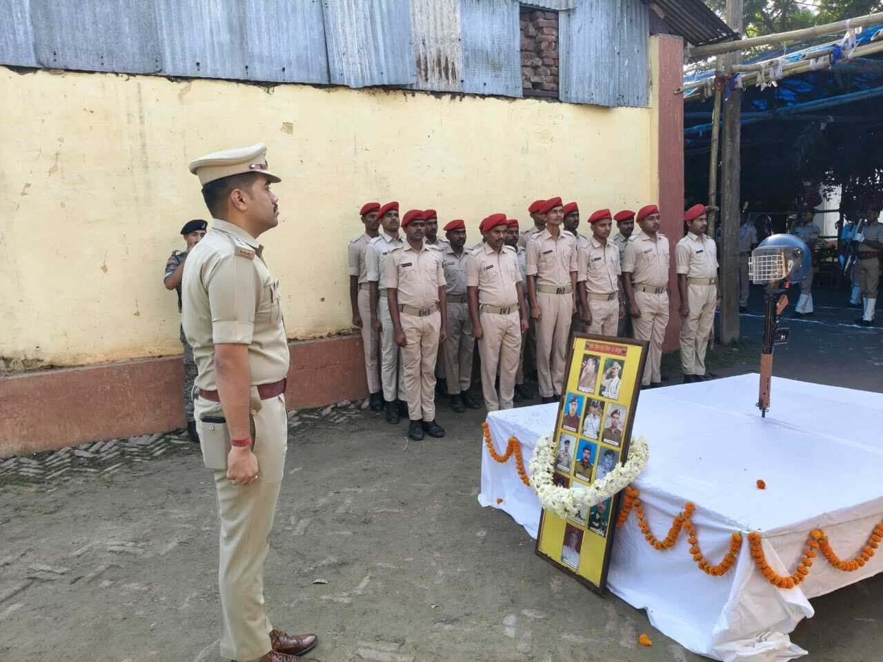 एसपी ने शहीद पुलिस कर्मियों को दी श्रद्धांजलि, कहा बलिदान सदैव स्मरणीय रहेगा