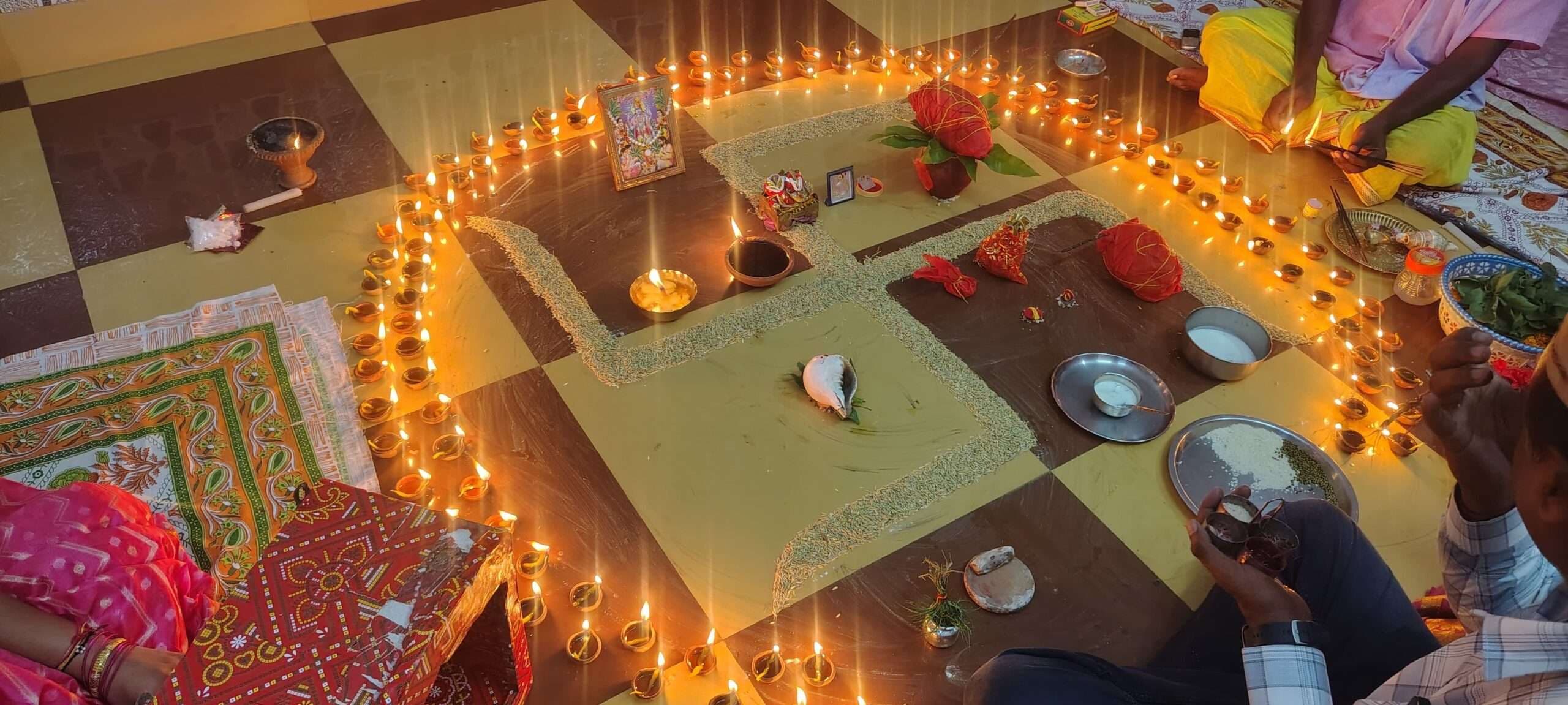 कुंडहित में दीपावली पर धूमधाम से हुई काली पूजा