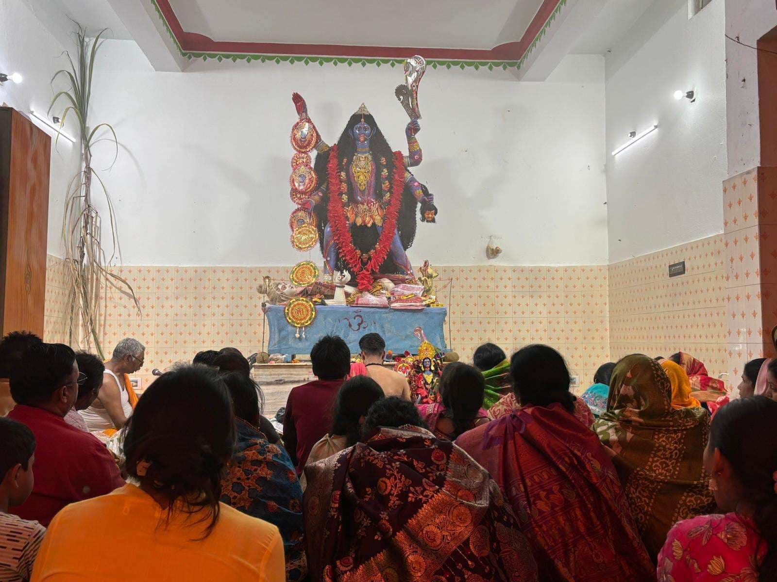 मां श्यामा काली मंदिर में धूमधाम से हुई मां काली की पूजा