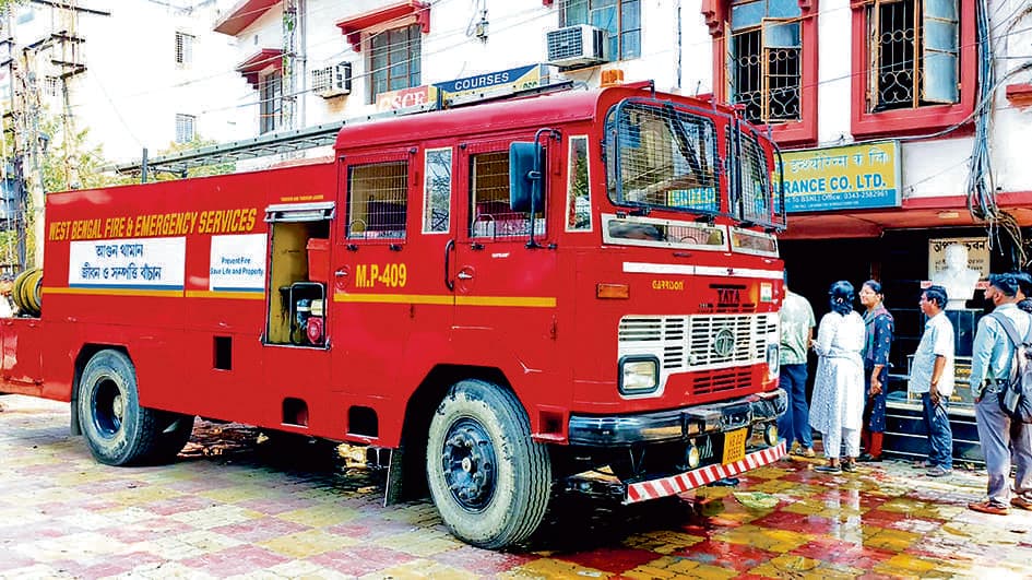 दुर्गापुर में दो जगहों पर आग, ब्यूटी पार्लर व बीएसएनएल दफ्तर जलकर राख