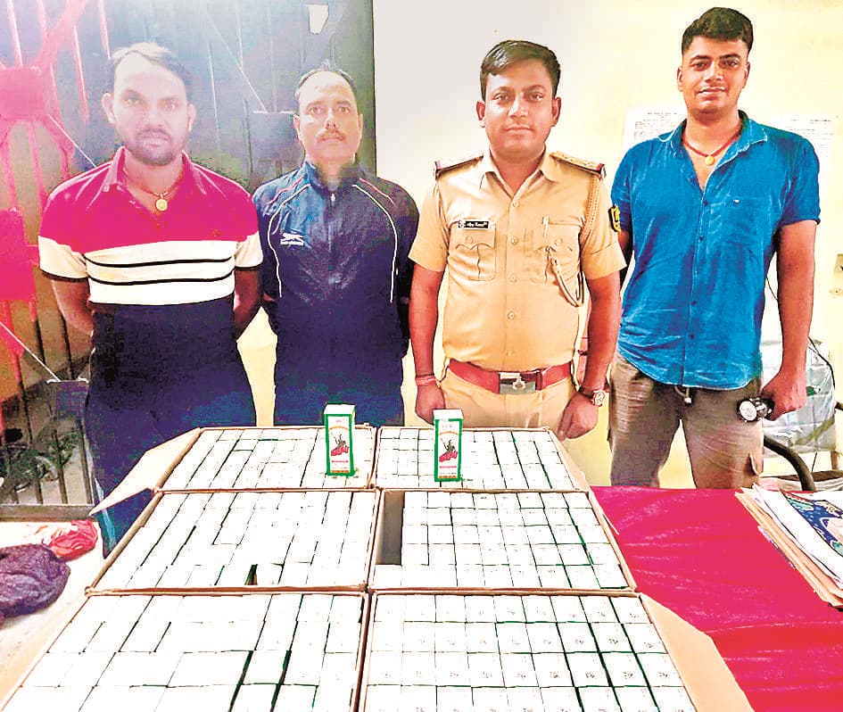 Buxar News : शराब तस्करी का खुलासा, मझरियां से 243 लीटर शराब बरामद, तस्कर हुए फरार