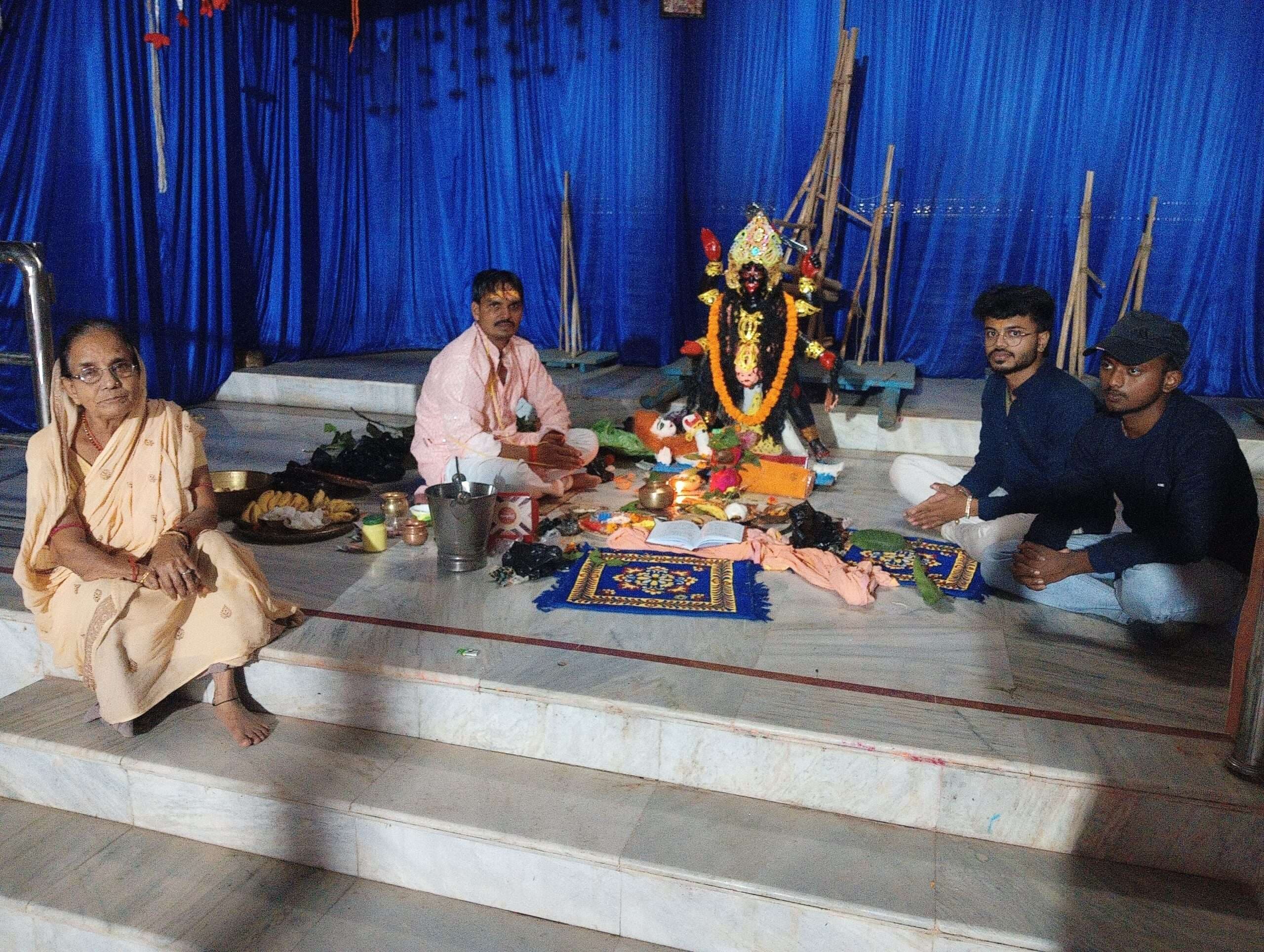 Giridih News :सरिया में धूमधाम से हुई पूजा-अर्चना