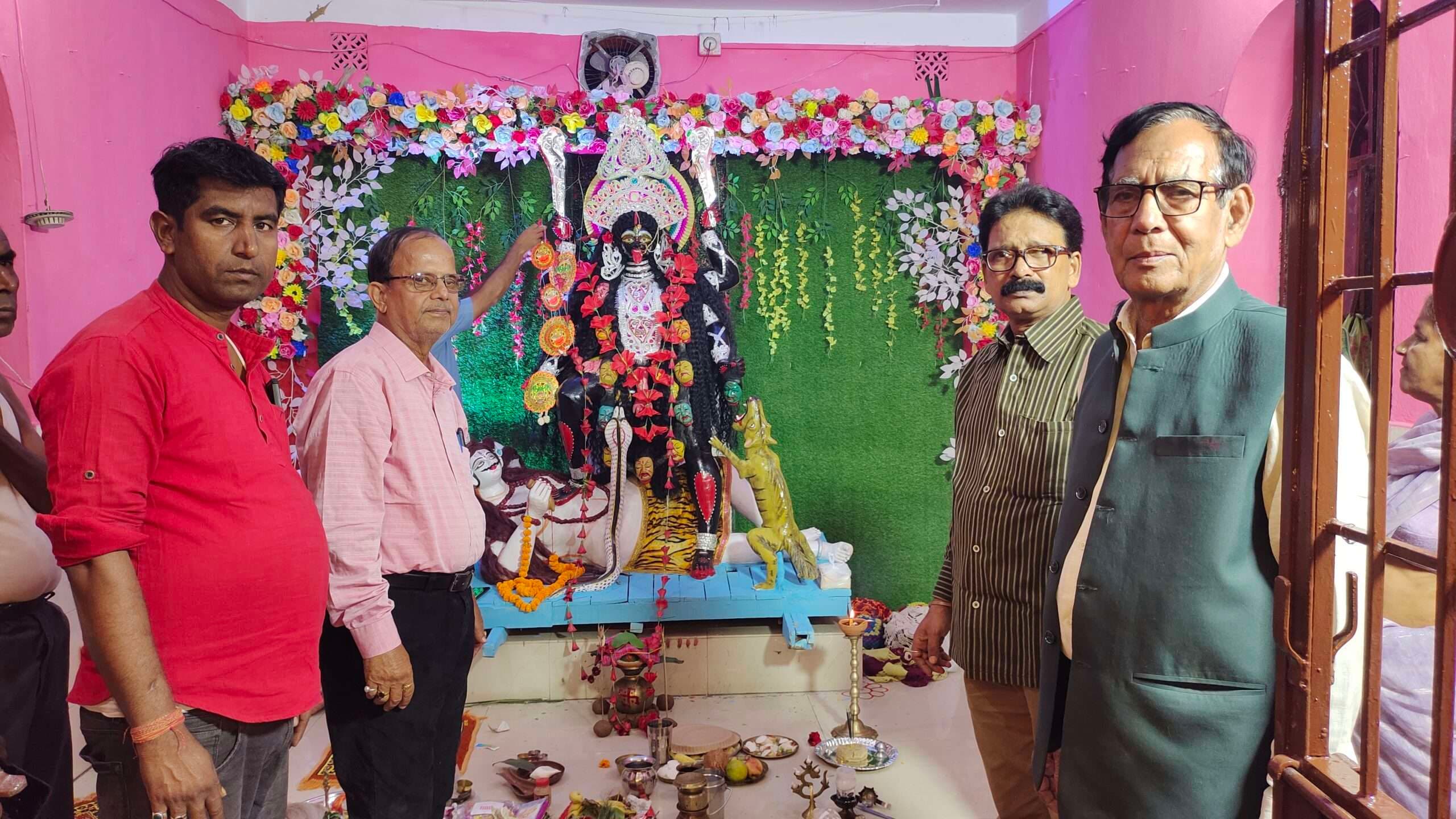 Giridih News :कोयलांचल क्षेत्र में धूमधाम से मनी काली पूजा व दिवाली