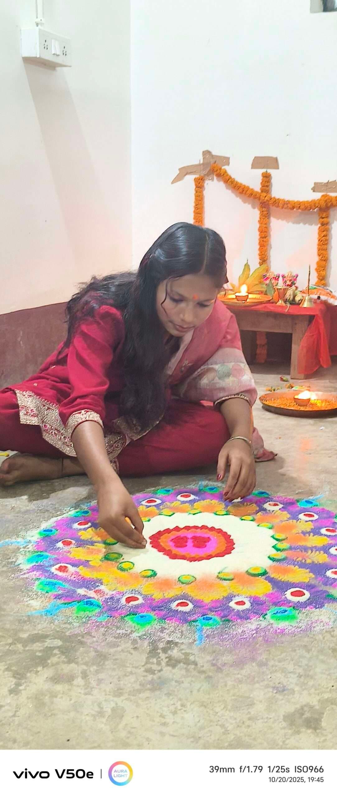 Giridih News :दीयों से जगमगाया इलाका, मां लक्ष्मी की हुई पूजा