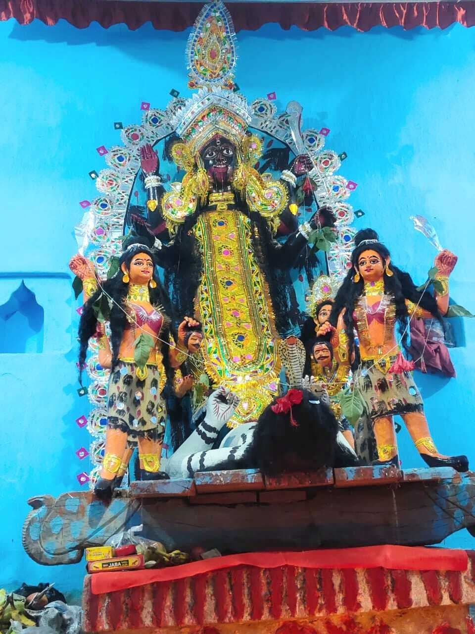 बिंदापाथर में भक्ति भाव से की गयी मां काली की पूजा