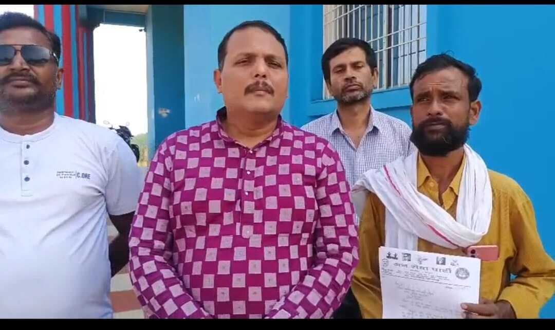 छठ घाटों पर सुविधाओं की मांग को लेकर सौंपा ज्ञापन