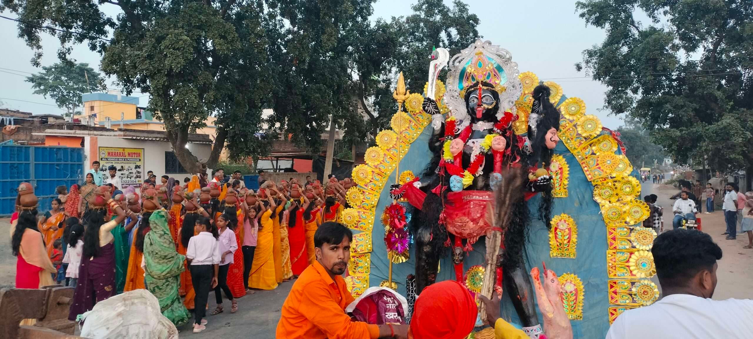 Giridih News :श्रद्धाभाव से किया गया मां काली की प्रतिमा का विसर्जन