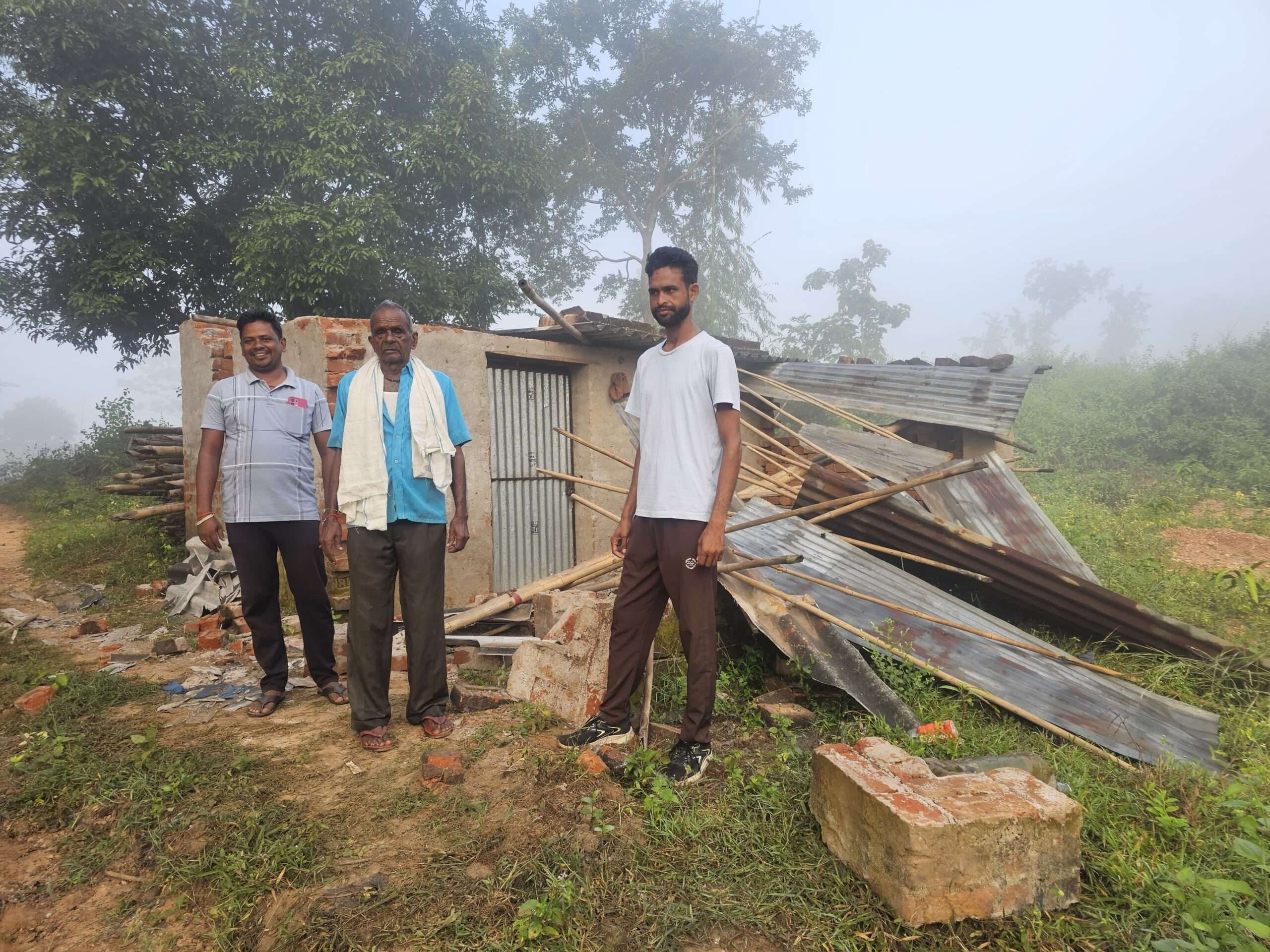 Giridih News :हाथियों ने बगोदर इलाके में दिया दस्तक, निर्माणधीन घरों को तोड़ा