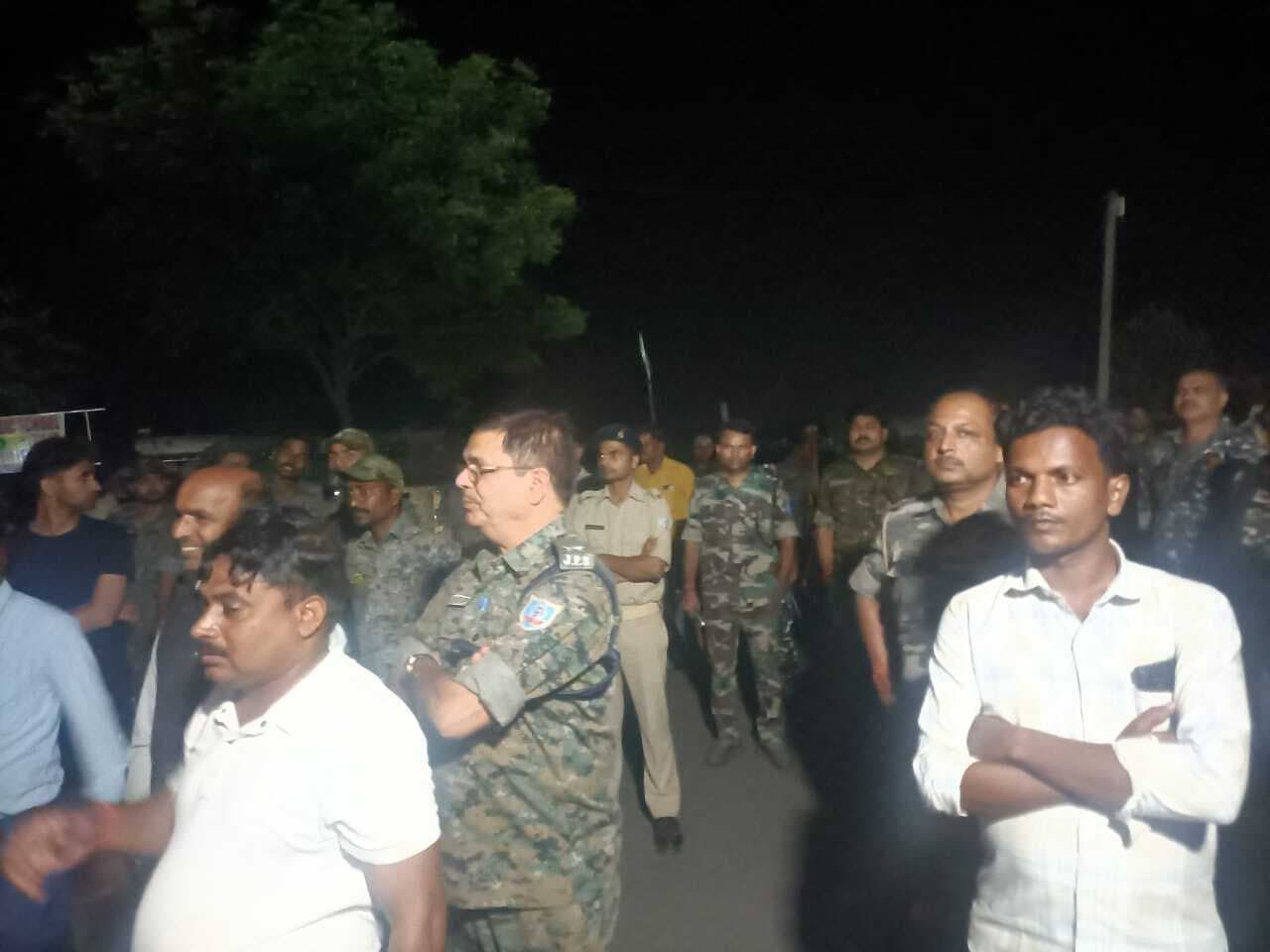 Giridih News :रूट बदलने पर विवाद, प्रशासन की उपस्थिति में हुआ मूर्ति विसर्जन
