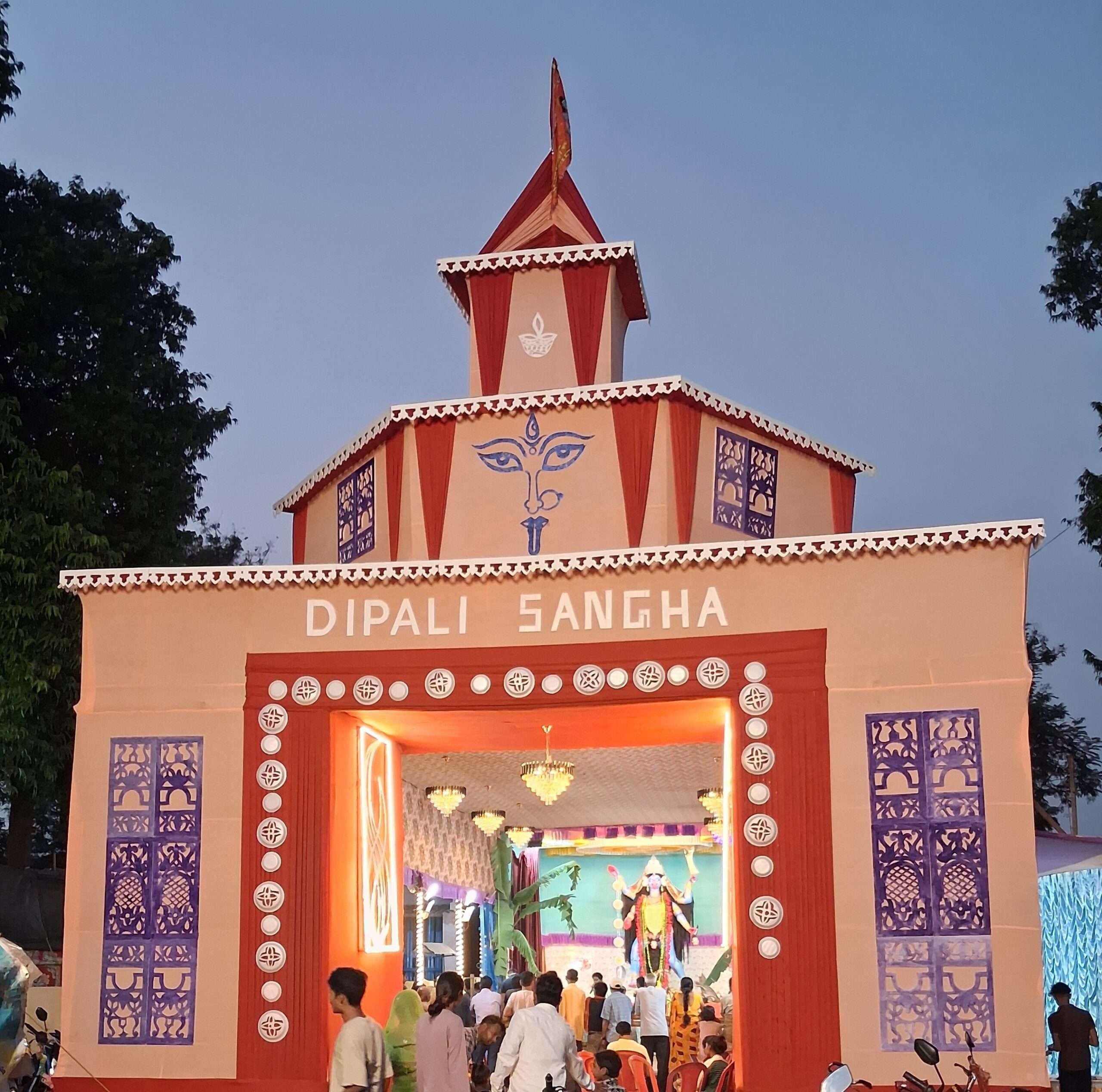Bokaro News : धूमधाम से हुई काली पूजा, पंडालों और मंदिरों में उमड़े श्रद्धालु