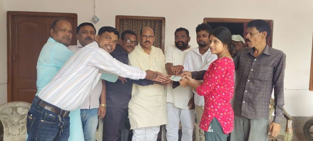 सीएम राहत कोष से पीड़ित परिवारों को मिला आर्थिक सहारा