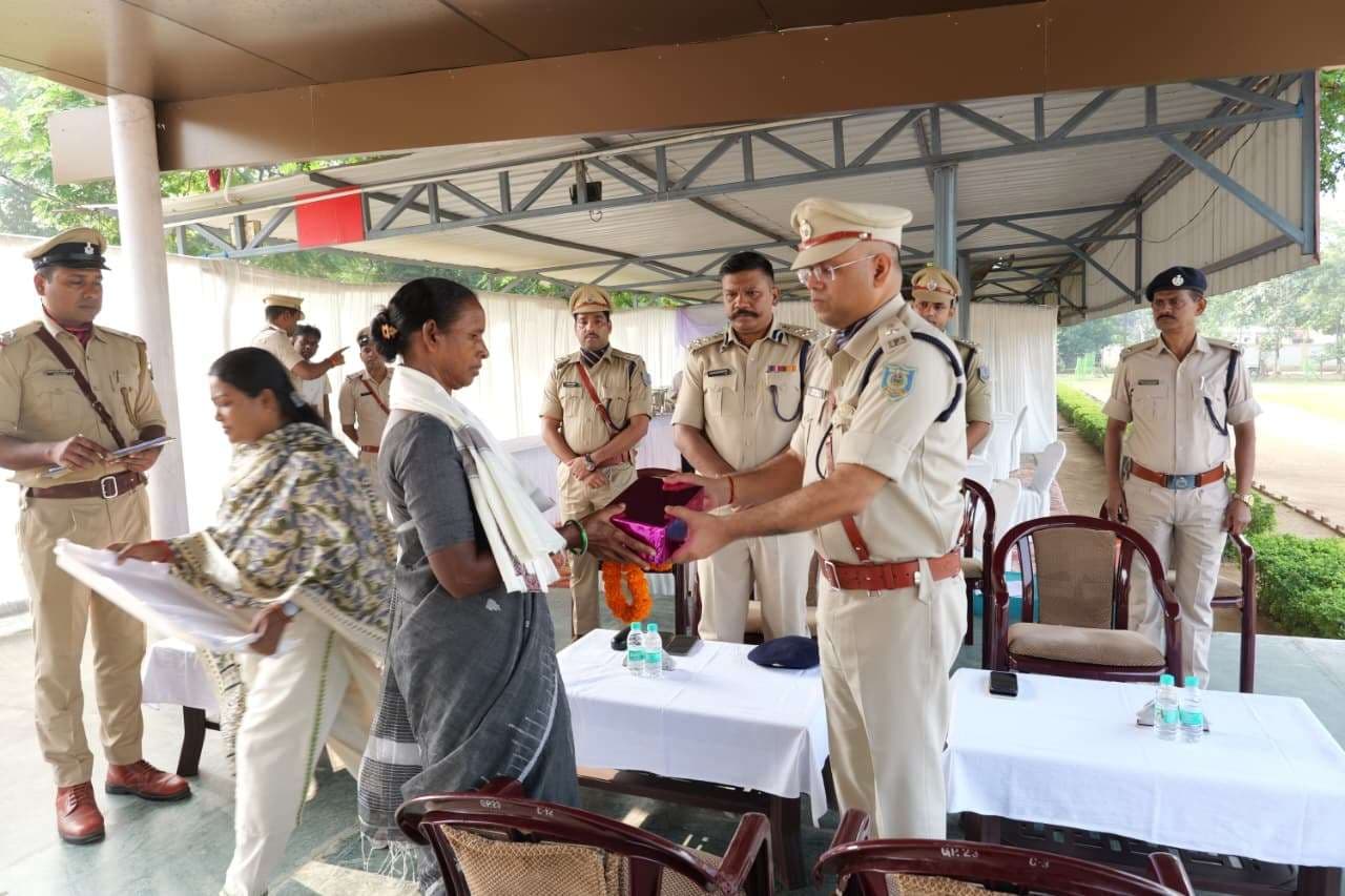 Chaibasa News : ''''शहीद पुलिसकर्मी हमारे प्रेरणास्रोत''''