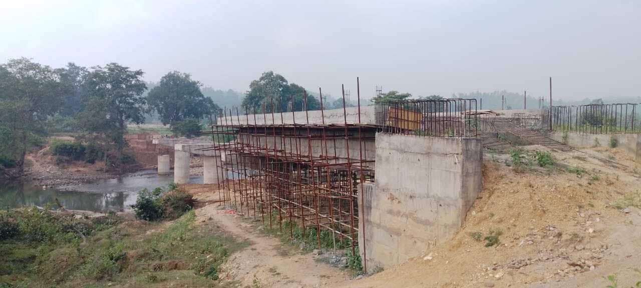 Chaibasa News : उचित मजदूरी दर की मांग पर मजदूर से मारपीट मुंशी और राजमिस्त्री के खिलाफ शिकायत दर्ज