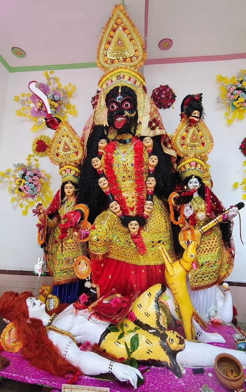 दीपावली संपन्न, शहर में चारों तरफ काली पूजा की धूम