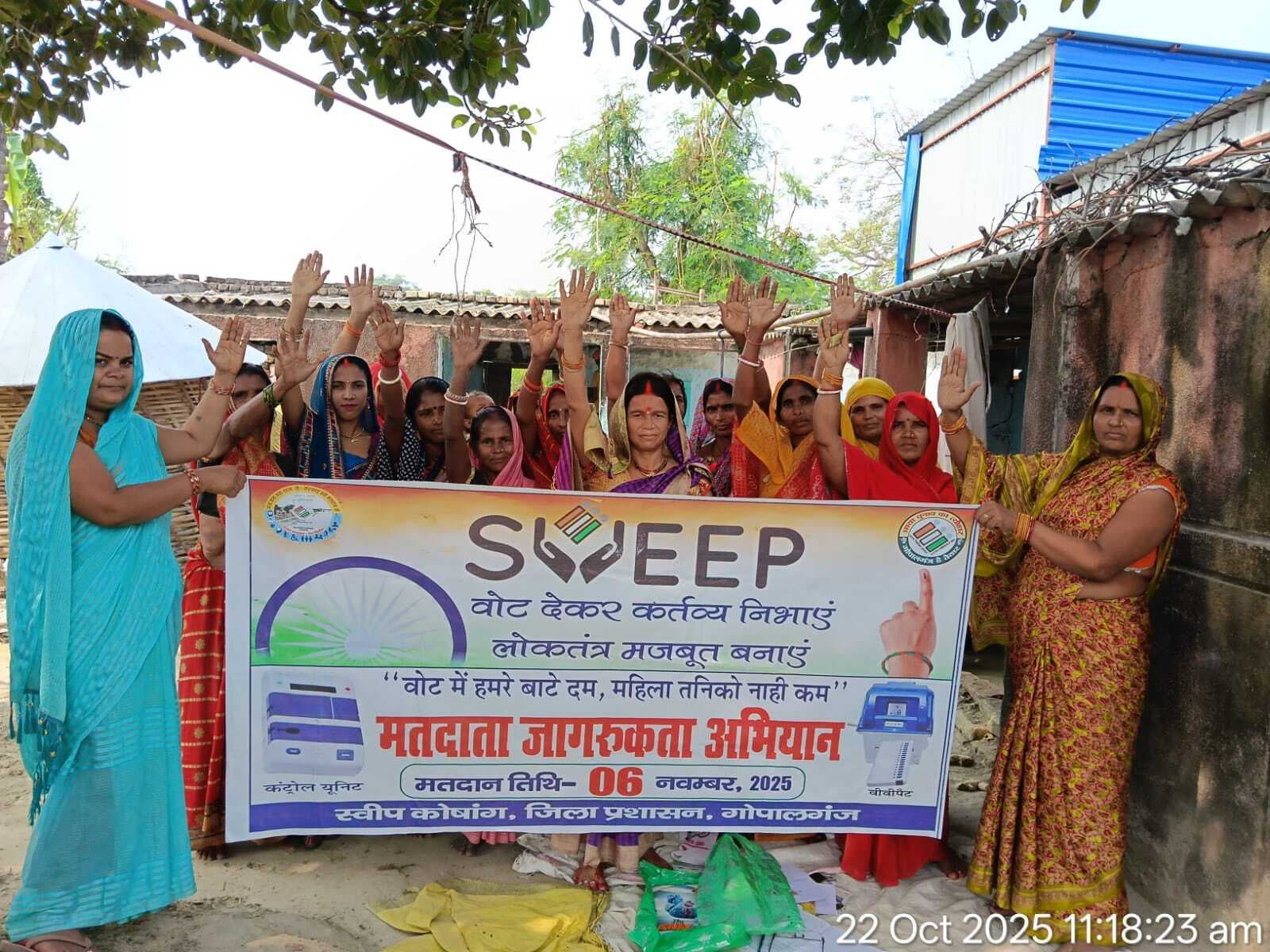 बरौली में महिलाओं की टोली ने निकाली वोटर जागरूकता रैली