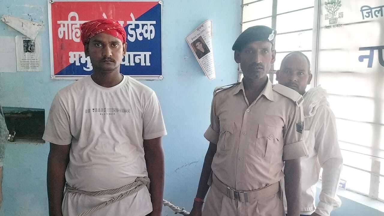 रतवार चेकपोस्ट पर ट्रक से 11 कार्टन शराब जब्त