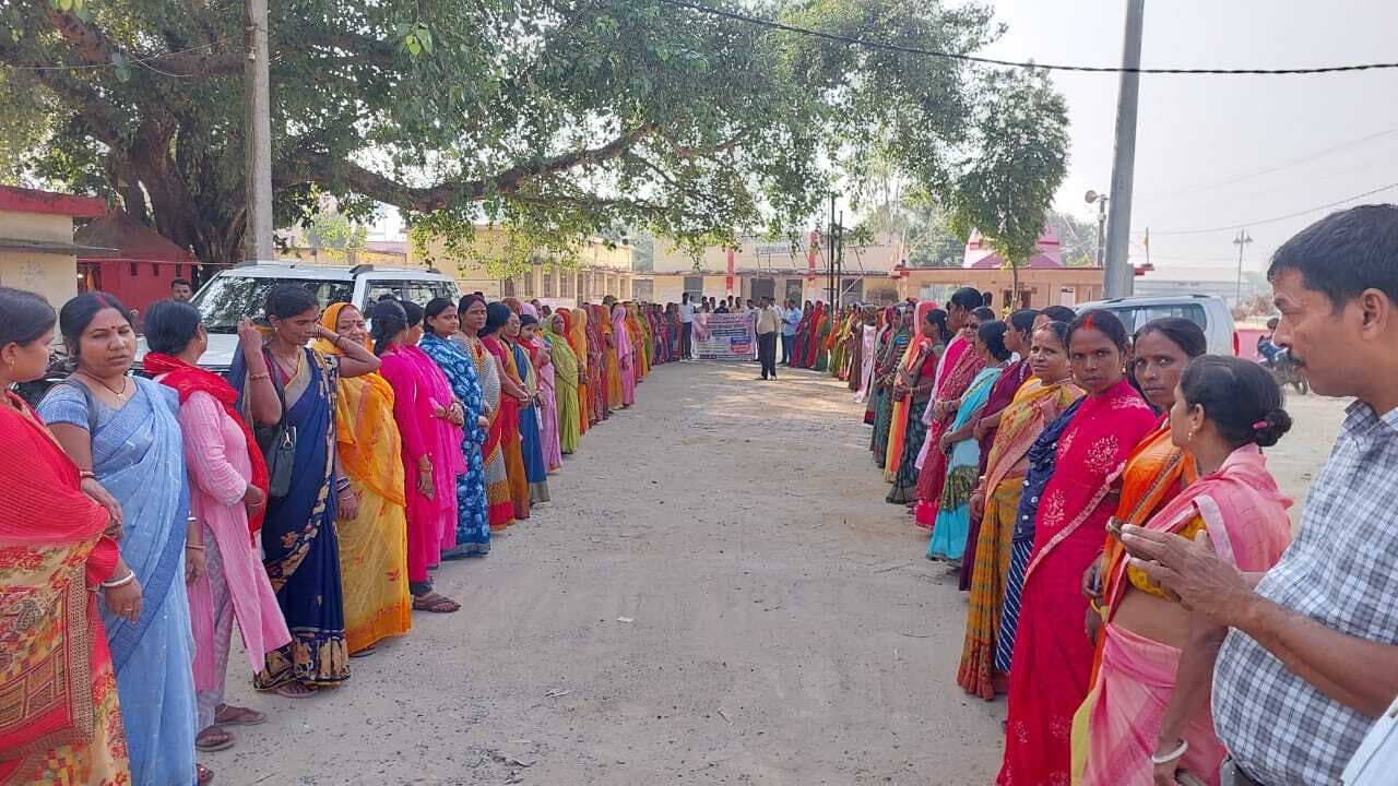 चुनाव में अधिक से अधिक मतदान करने के लिए किया प्रेरित