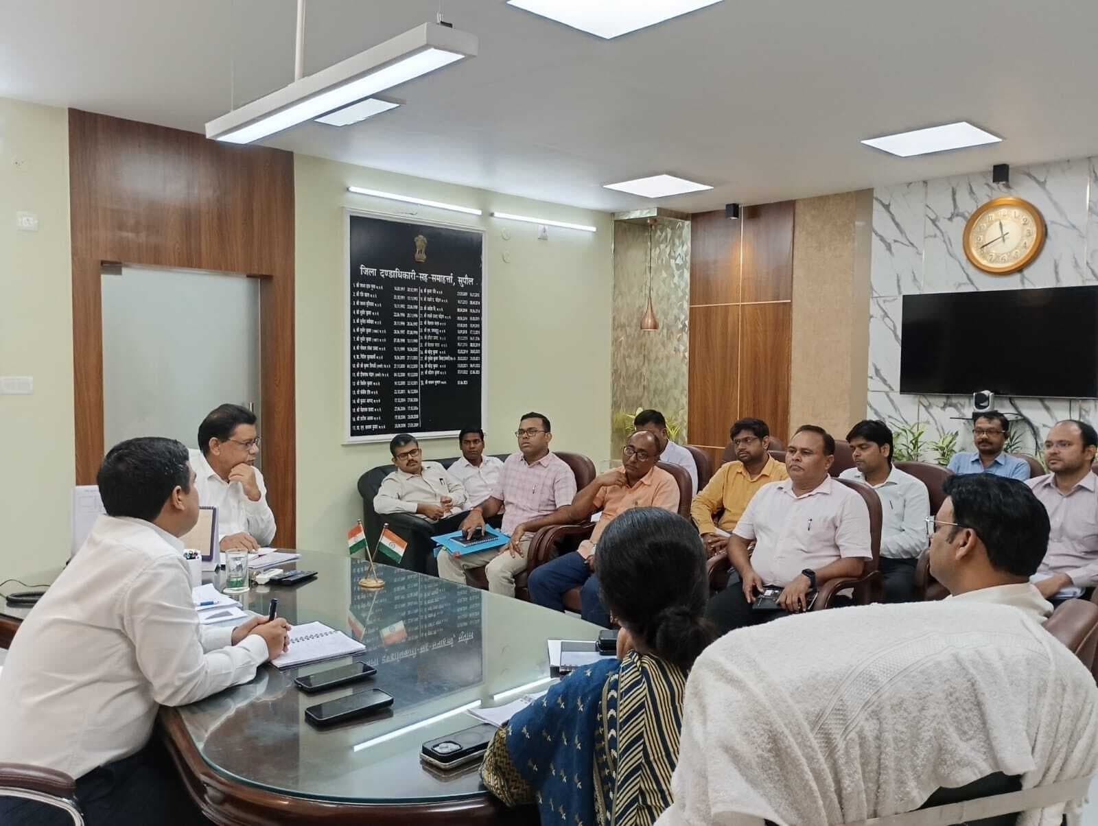 विस चुनाव को लेकर तैयारी तेज, डीएम ने की समीक्षा बैठक