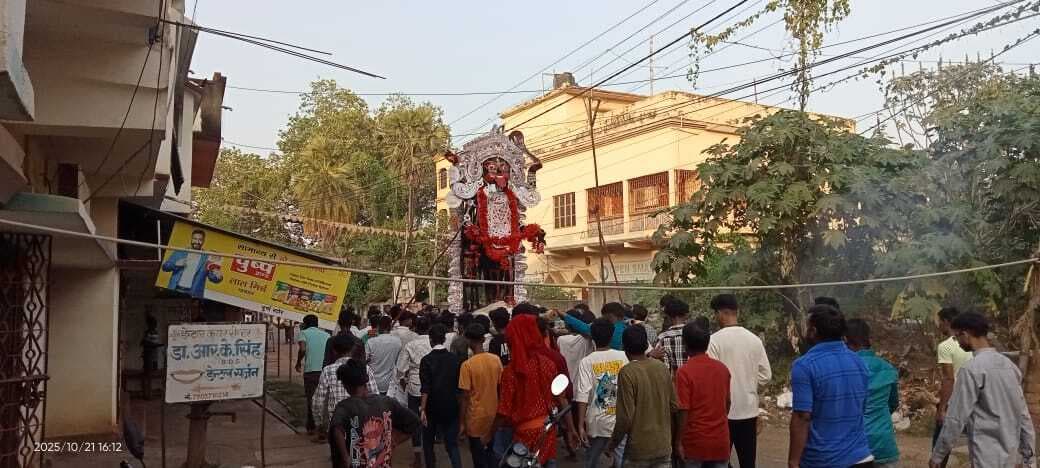 श्रद्धा के साथ भक्तों ने मां काली को दी विदाई