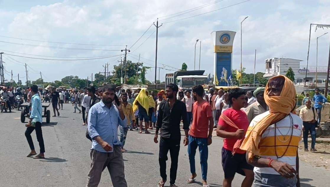 पहले हथियार अब पेट्रोल पंप पर शिकंजा, डीएम ने चार सदस्यीय जांच टीम किया गठित