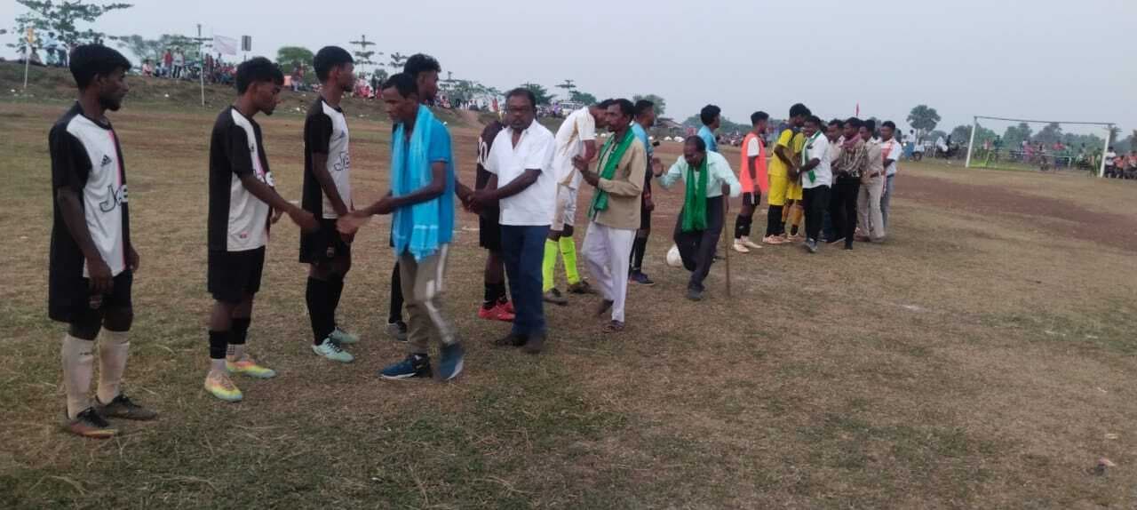 फुटबॉल में चंदू बोंगा ने हांसदा स्टार को किया पराजित