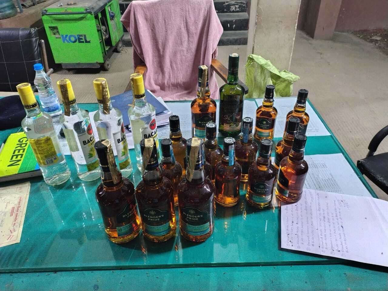 रौटा पुलिस ने जब्त की 10 लीटर विदेशी शराब