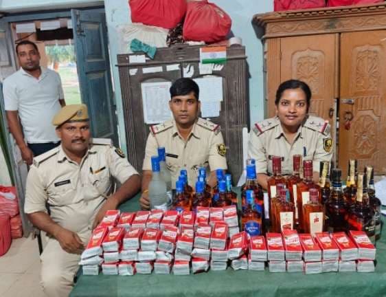 25 लीटर विदेशी शराब के साथ तस्कर गिरफ्तार