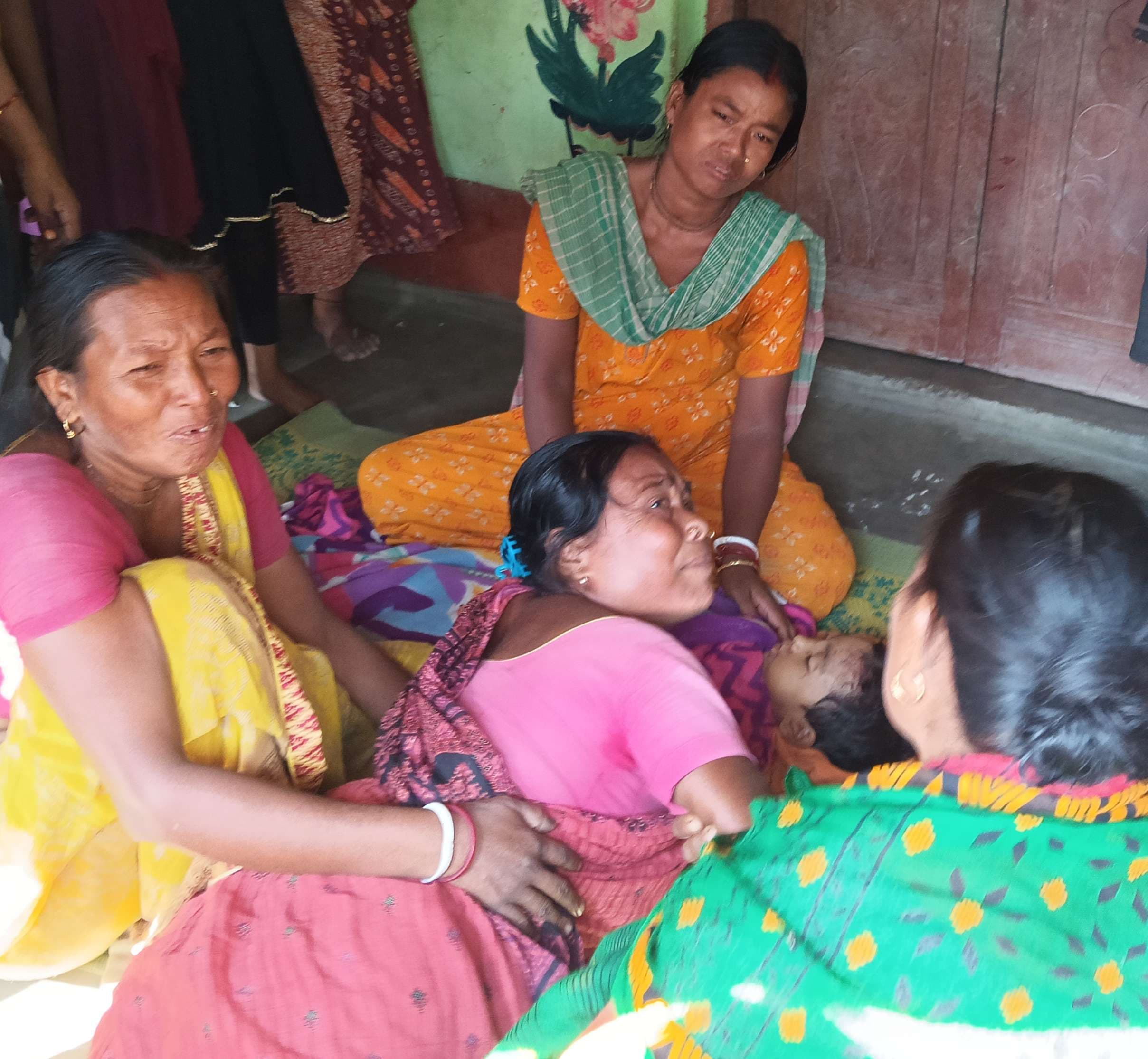 अनियंत्रित तेज रफ्तार ई रिक्शा ने तीन वर्षीय बच्ची को रौंदा, मौत