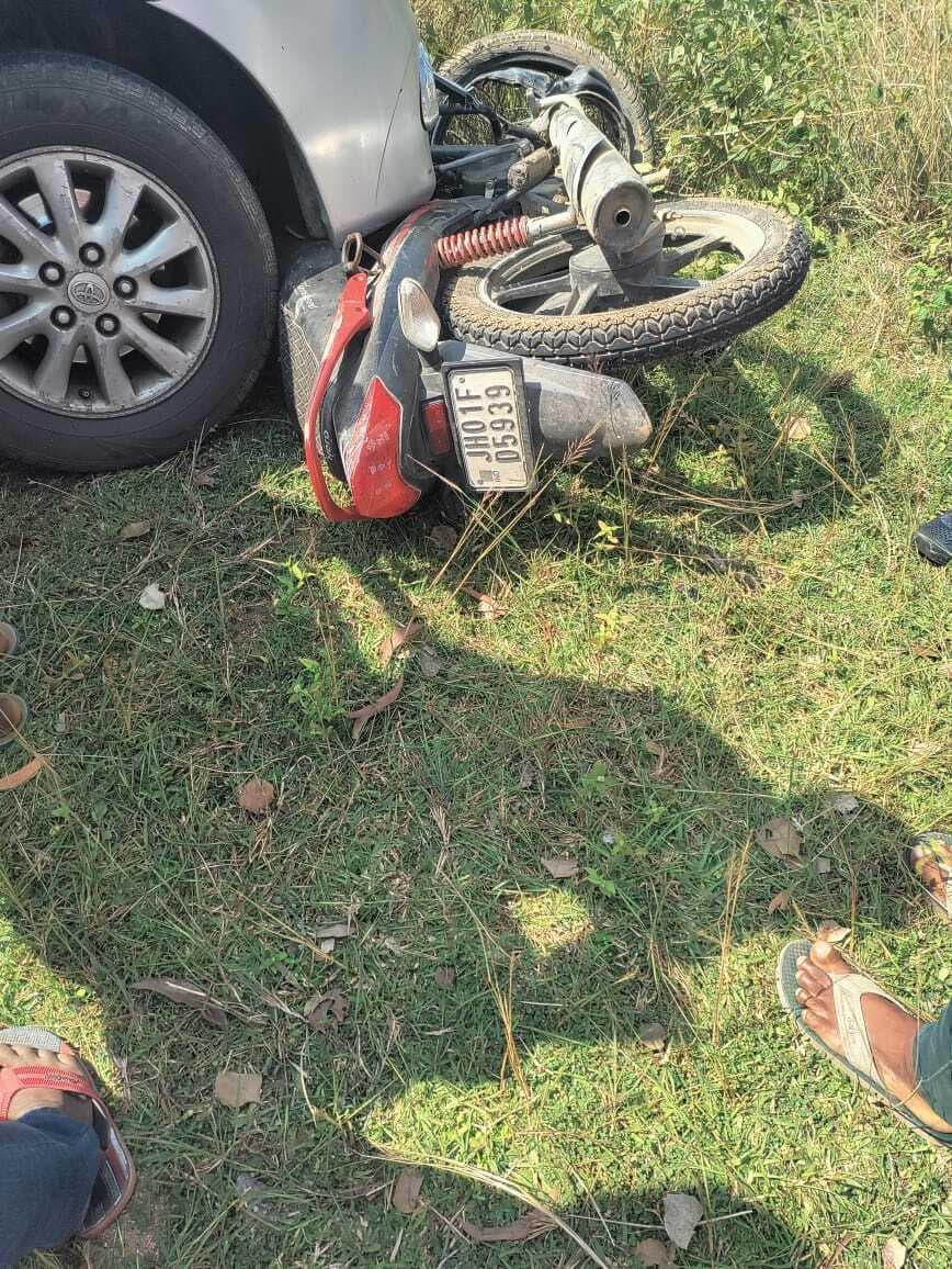 सड़क दुर्घटना में बाइक सवार की मौत