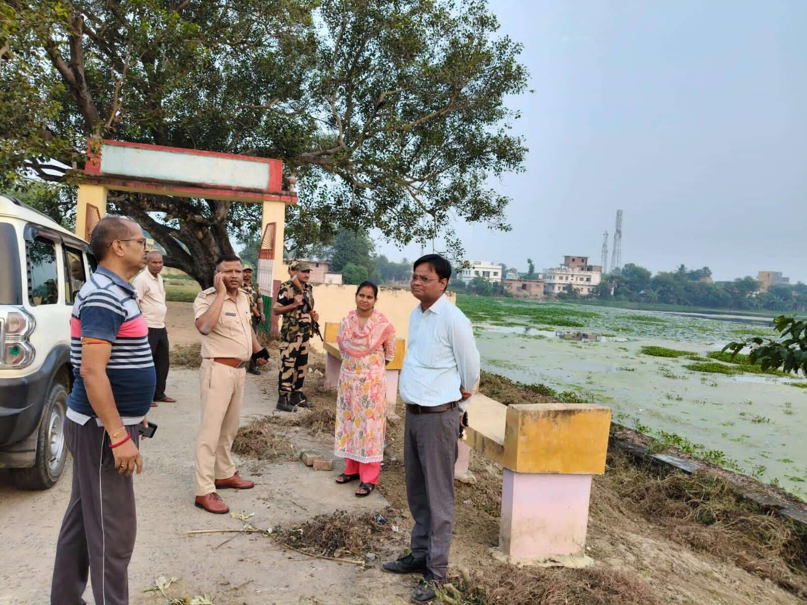 Samastipur News:सिंघिया में पदाधिकारी ने लिया छठ घाटों की तैयारियों का जायजा