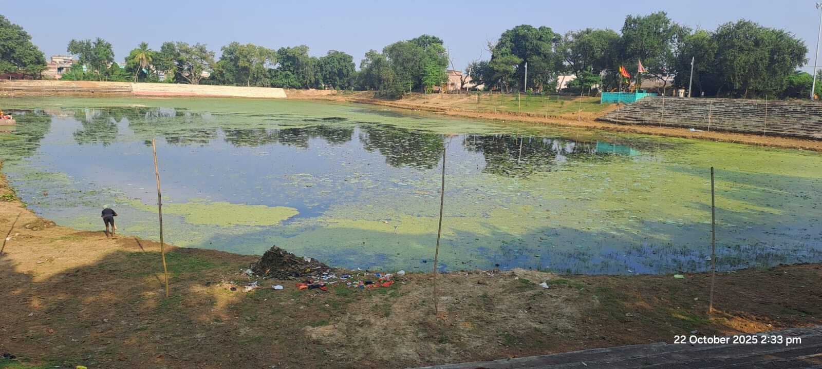 गोड्डा के छठ घाटों पर गंदगी, रास्ते की स्थिति भी दयनीय