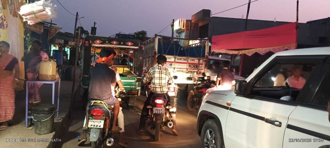 मुरलीपहाड़ी बाजार में जाम लगने से लोग परेशान