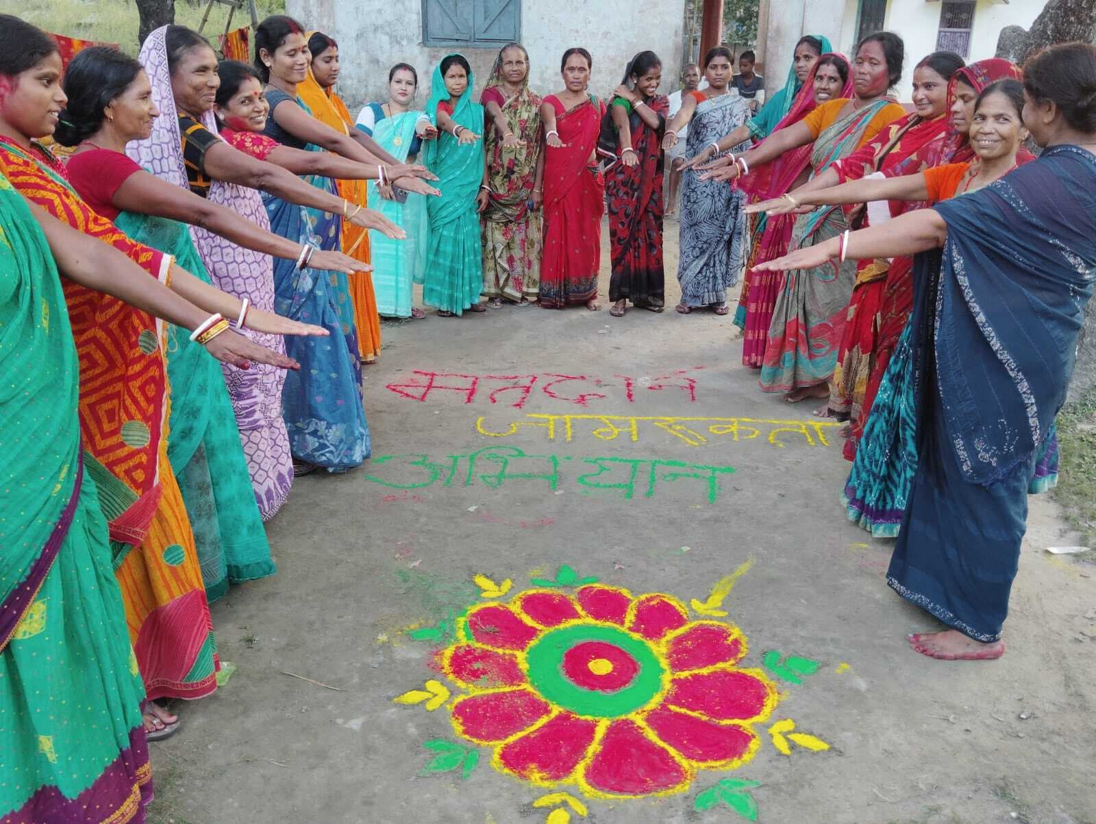 जीविका दीदियां मतदाताओं को कर रहीं जागरुक